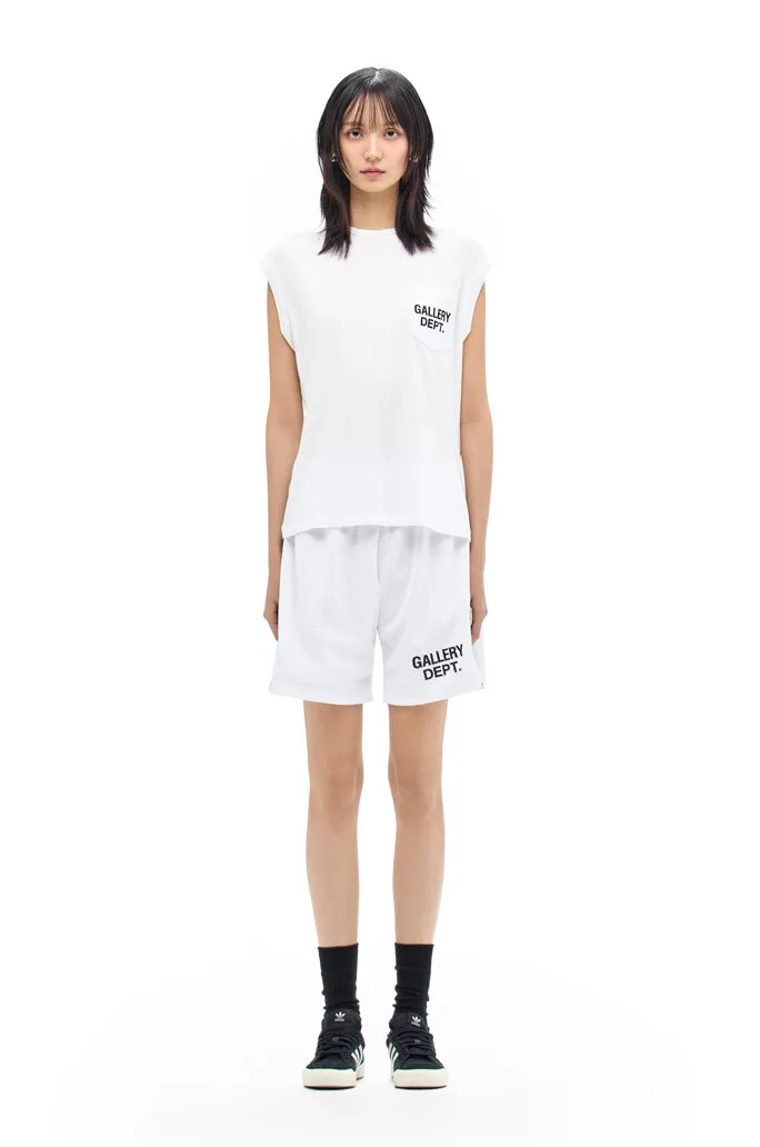 GALLERY DEPT. VENICE COURT SHORTS English mesh shorts Logo webbing wide-leg basketball shorts Black and white S-XL Original molding Loose wide-leg version American boys' first choice Breathable mesh fabric Superimposed soft material inside Comfortable and easy to match Custom-woven original consistent webbing/main mark/component wash mark Details are enlarged to follow